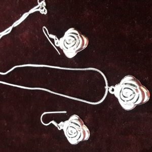 Silver chain  pandent set