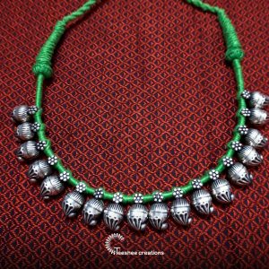 Small thread neckpiece (Green-c)