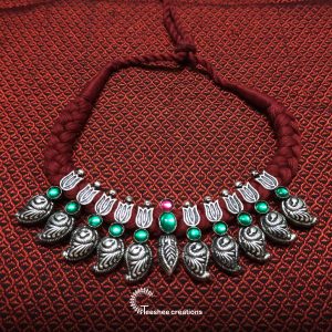 Thread neckpiece (Maroon-d)