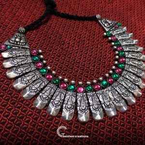 Thread neckpiece (a)