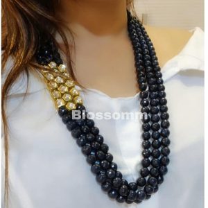 Semi precious pearls with Kundan broach by side