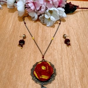 Handcrafted Sweet Tiny Metal Heart Charm With Crochet flower Necklace Set