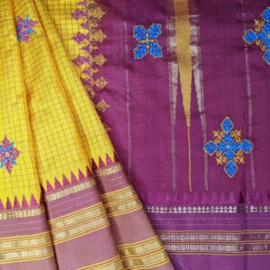 Pure silk Narayan peth saree with checks on body, Tassels to match